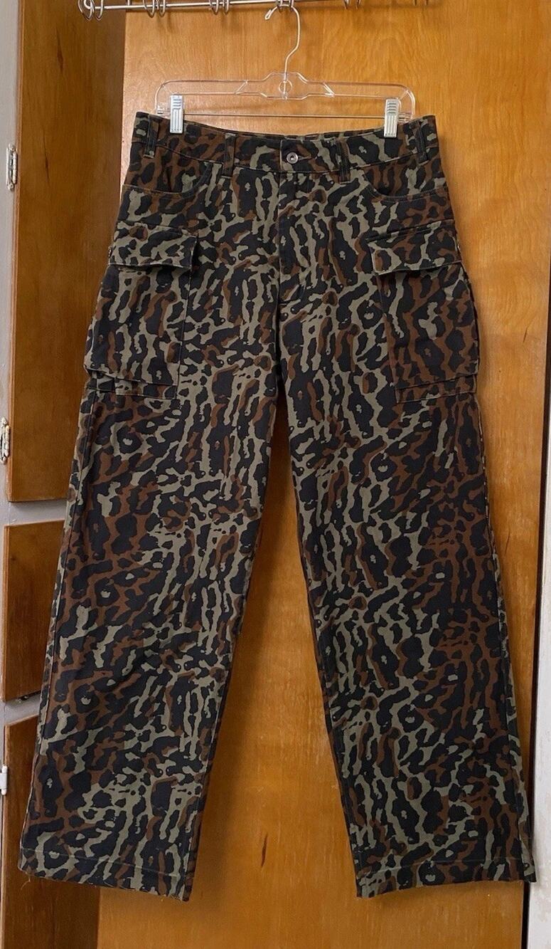 Nike SB Life Camo Cargo Pants Allover Print Army Leopard FJ0325-222 Sz M Baggy